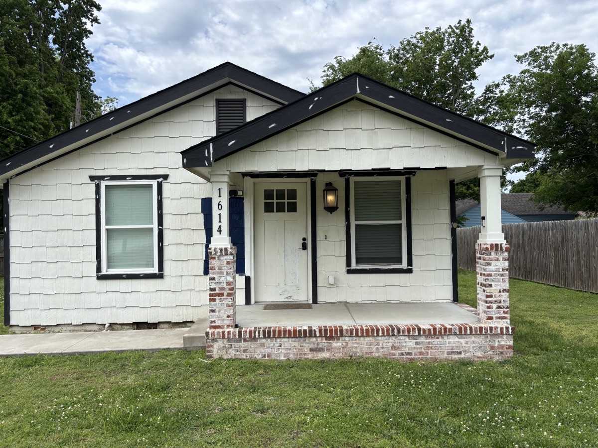 House exterior before painting — Tulsa Oklahoma